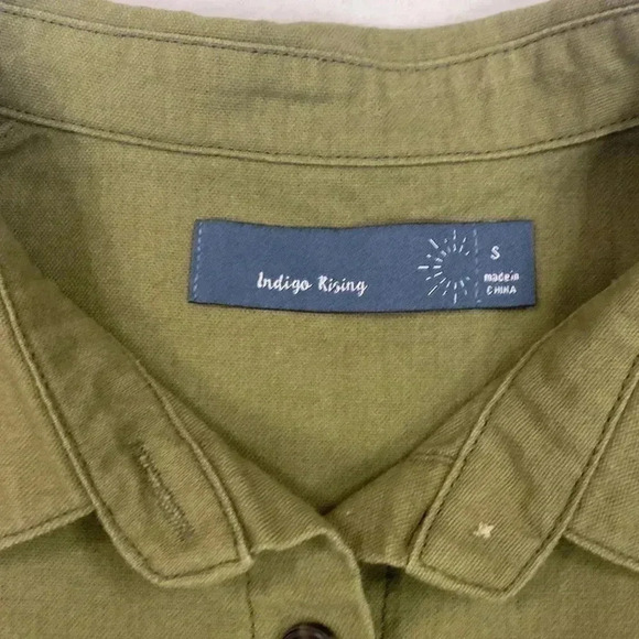 Indigo Rising Button down crop top - Picture 2 of 9